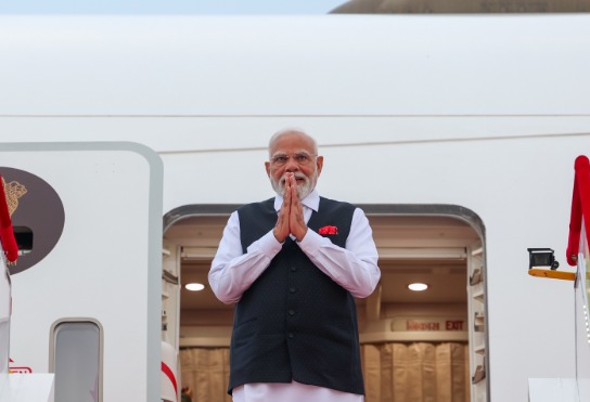 Today’s Top Headlines: Ukraine Crisis, SCO Summit, Putin’s Visit, TV Star Dies, U.S. Road Safety Drive