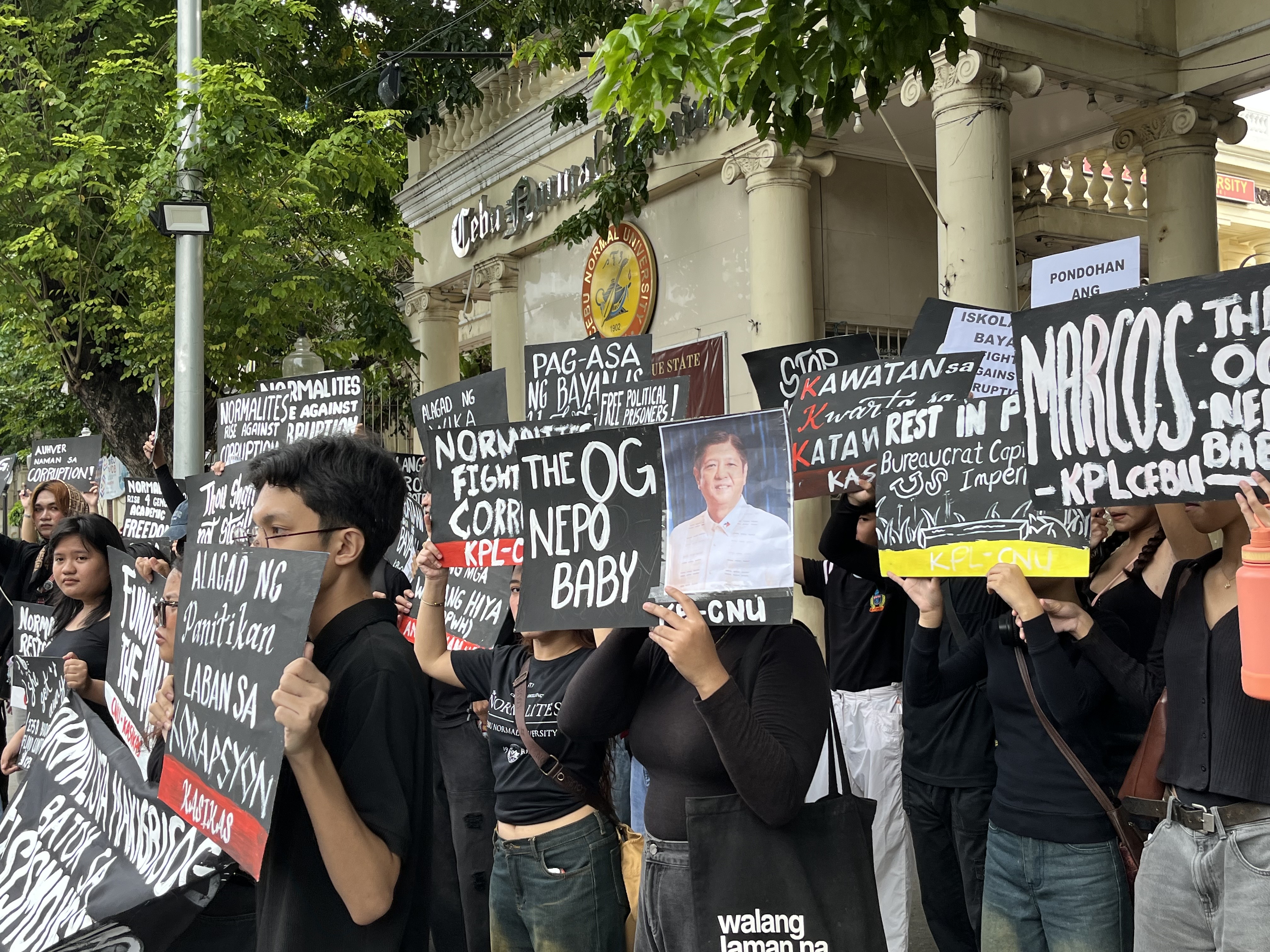 Thousands Protest in Philippine Over Massive Flood-Control Corruption Scandal