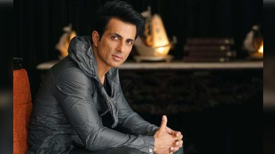 Sonu Sood Urges Passengers to Stay Calm Amid IndiGo Flight Crisis