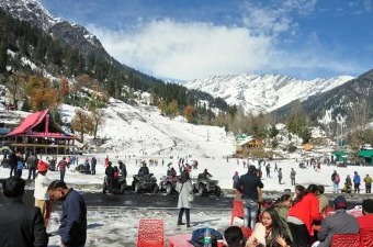 Himachal Draws Tourists Despite Lack of Snowfall