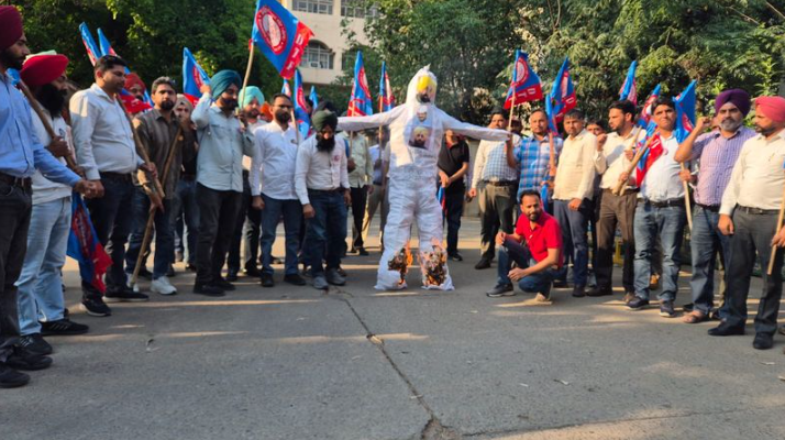 Effigy Burnt, Slogans raised as Punjab Teachers target Bhagwant Mann Govt