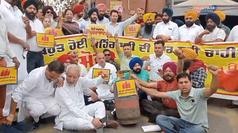 AAP Protests Hike in Commercial LPG Prices, Targets BJP Government